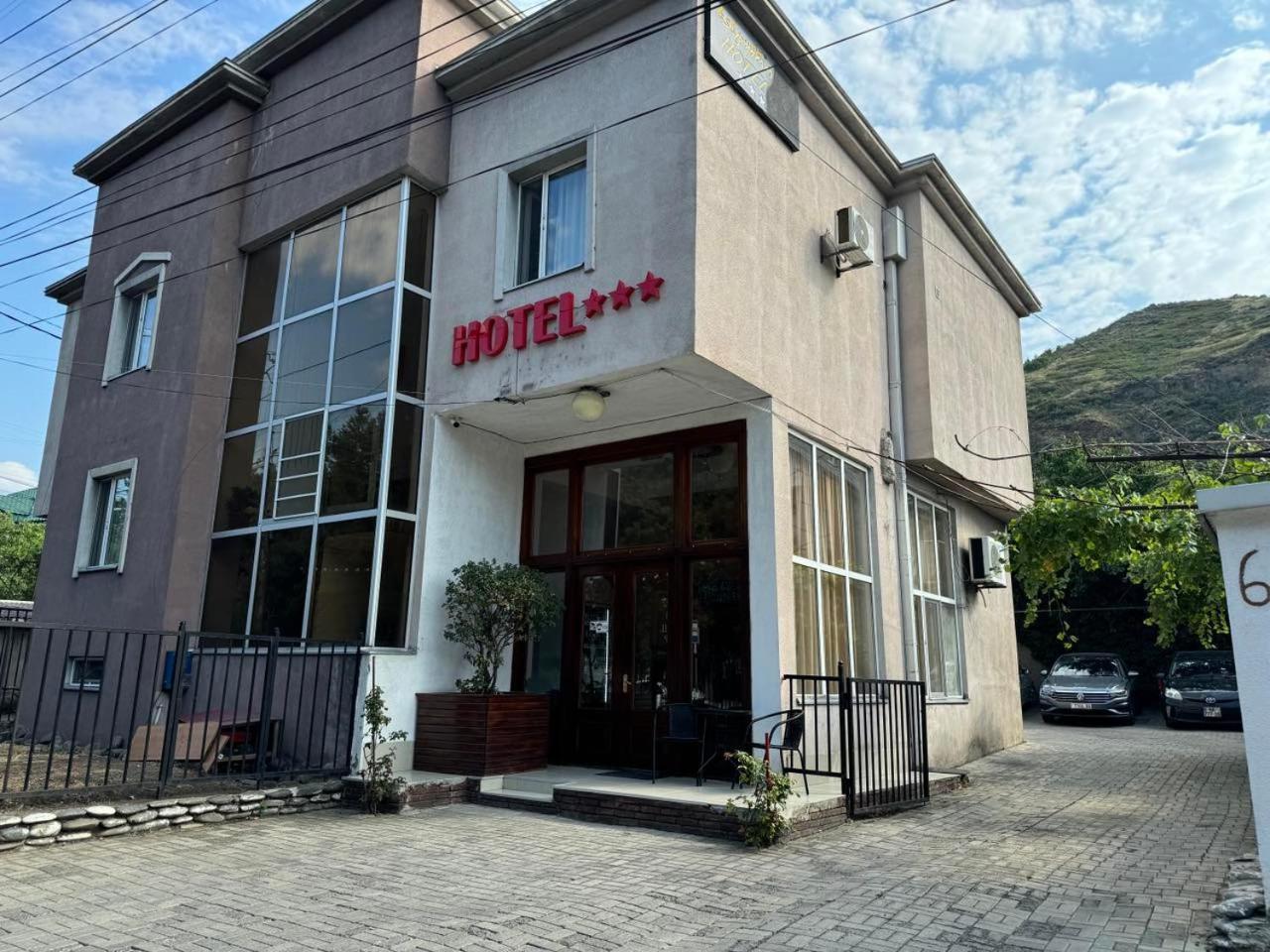 Hotel Skib Tbilisi Eksteriør billede